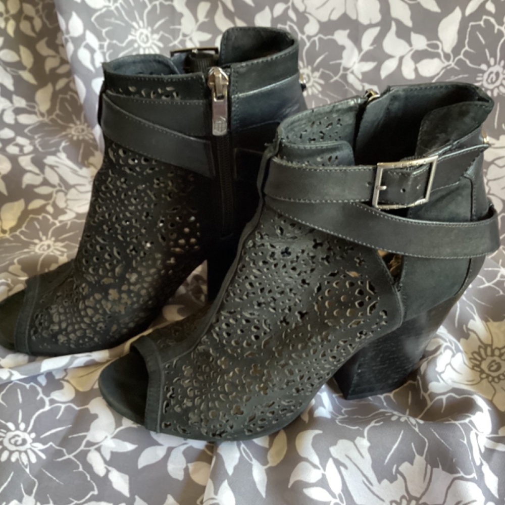 Vince Camuto Mesh Peep Toe Heel - Picture 6 of 8